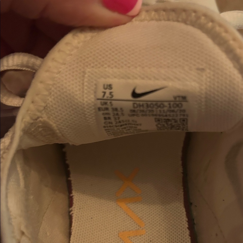 Woman’s Nike White and Gold Air270 Lightweight Sneakers size 7.5 - Picture 5 of 9
